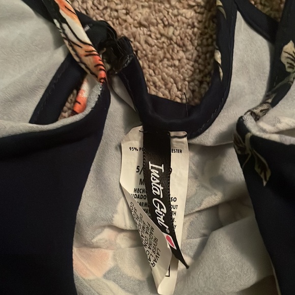 A fashionable jumper with ruffles for 8-10 girls! - Picture 2 of 2